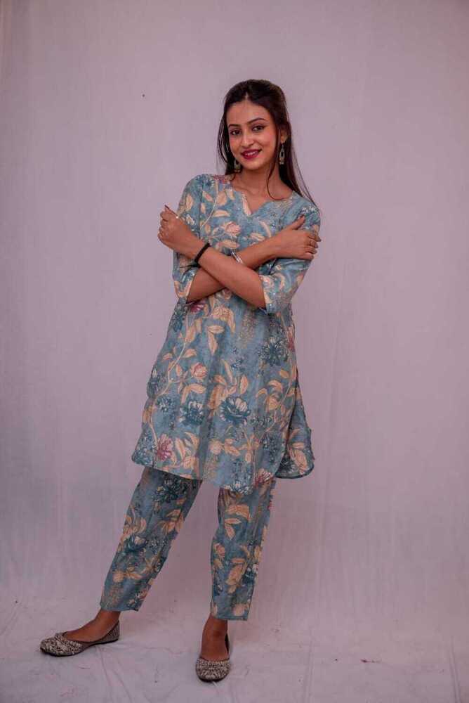 Silk Kurta Pant Set Added Pocket And Embroidery Work