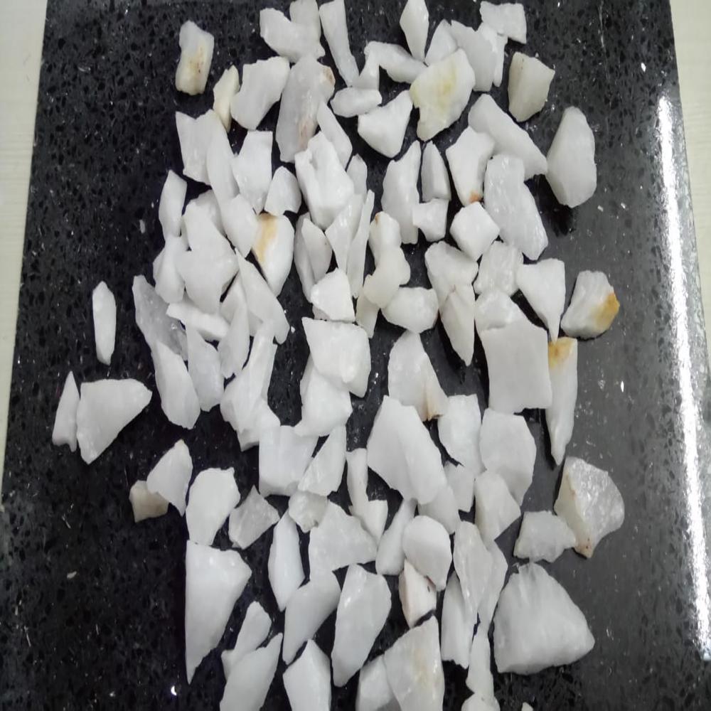 Milky White Natural Quartz Lumps for Industrial and Decorative Construction Purposes