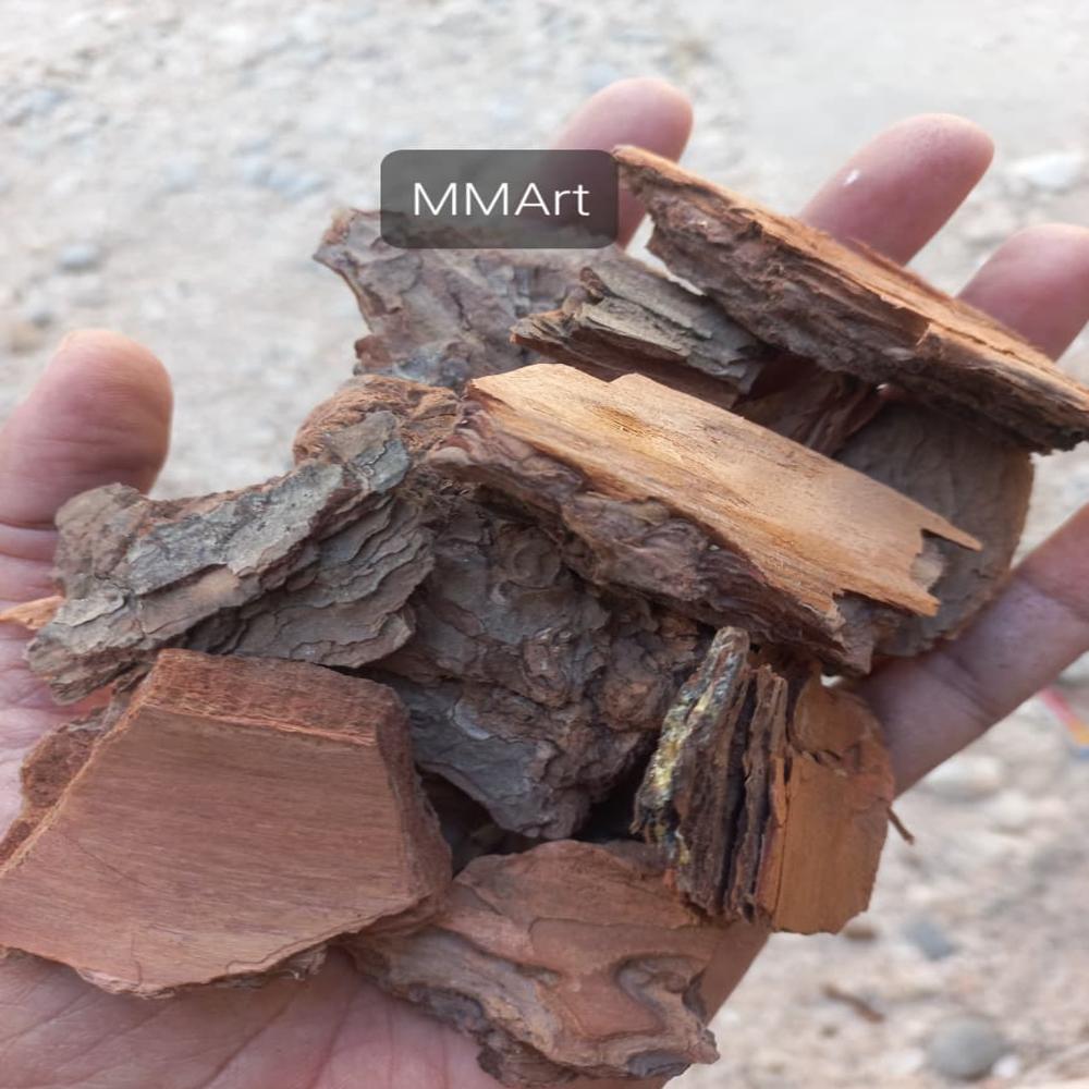 Natural Pine Wood Bark Mulch for Gardening and Weed Control with moisture retention