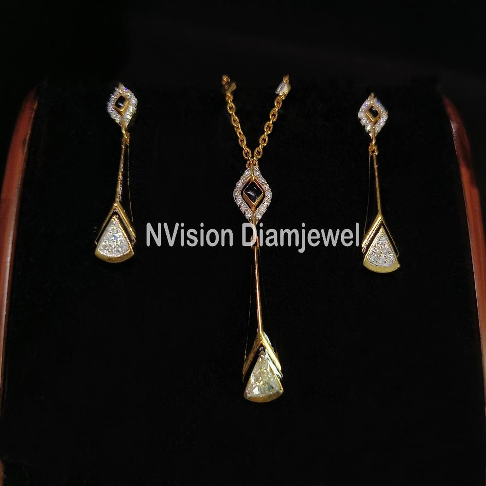 18KT Black Beauty Natural Trillant Solitaire Diamond Necklace Set