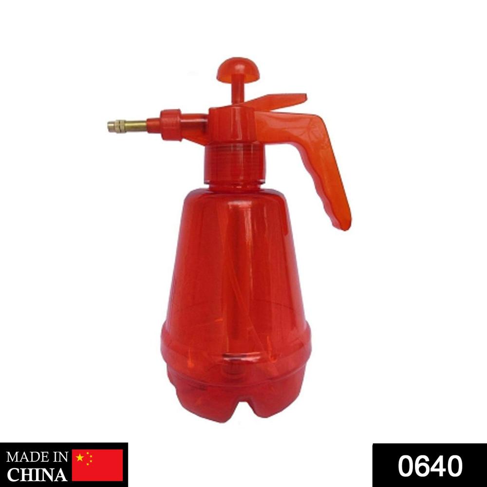 Garden Pressure Sprayer Bottle 1.5 Liter Manual Sprayer - Color: Mix