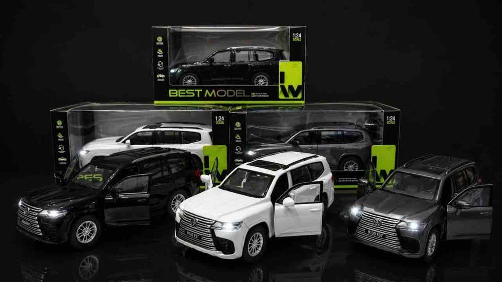 1-24 Land Rover ABS Plastic Car