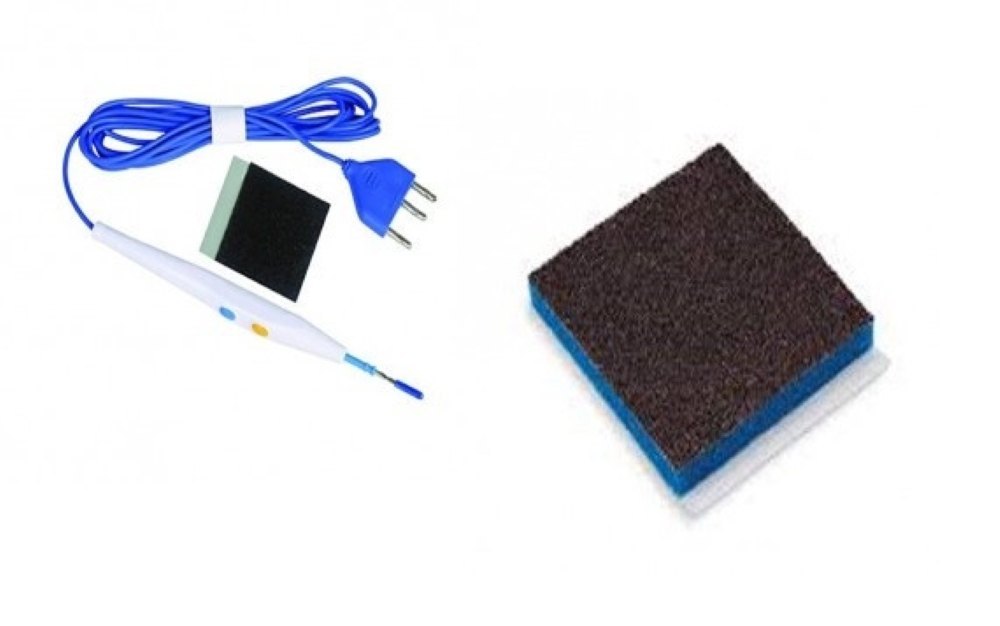 Cautery pencil with cautery tip cleaner