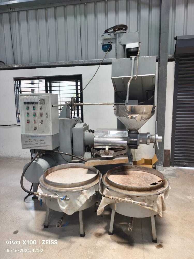Automatic oil press machine