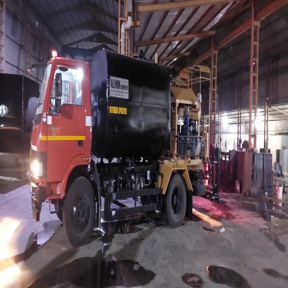 Asphalt Distributor - Air Pressure: 8 Bar