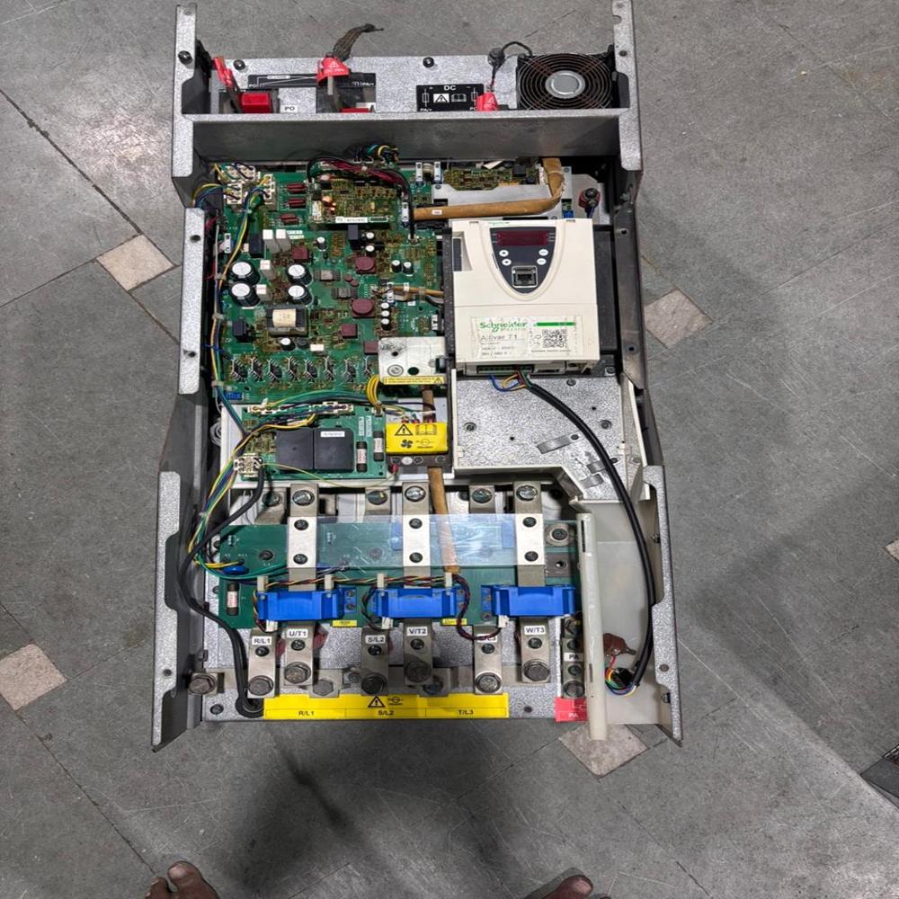 SCHNEIDER ALV71HC16N4 160KW - 250HP  AC DRIVES