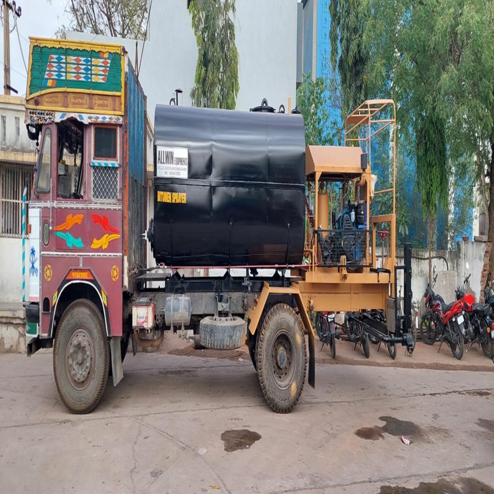 Bitumen Distributor - Air Pressure: 8 Bar