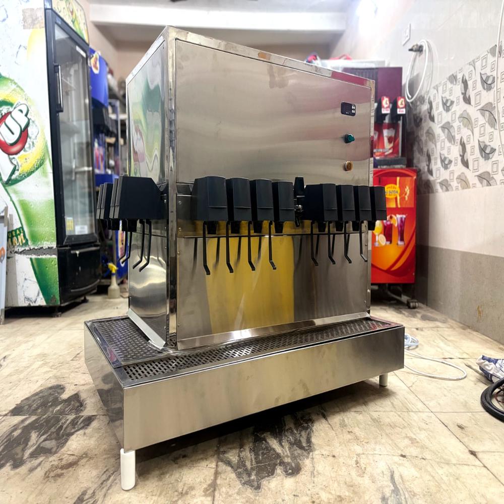 Soda Vending Machine - Automatic Grade: Automatic