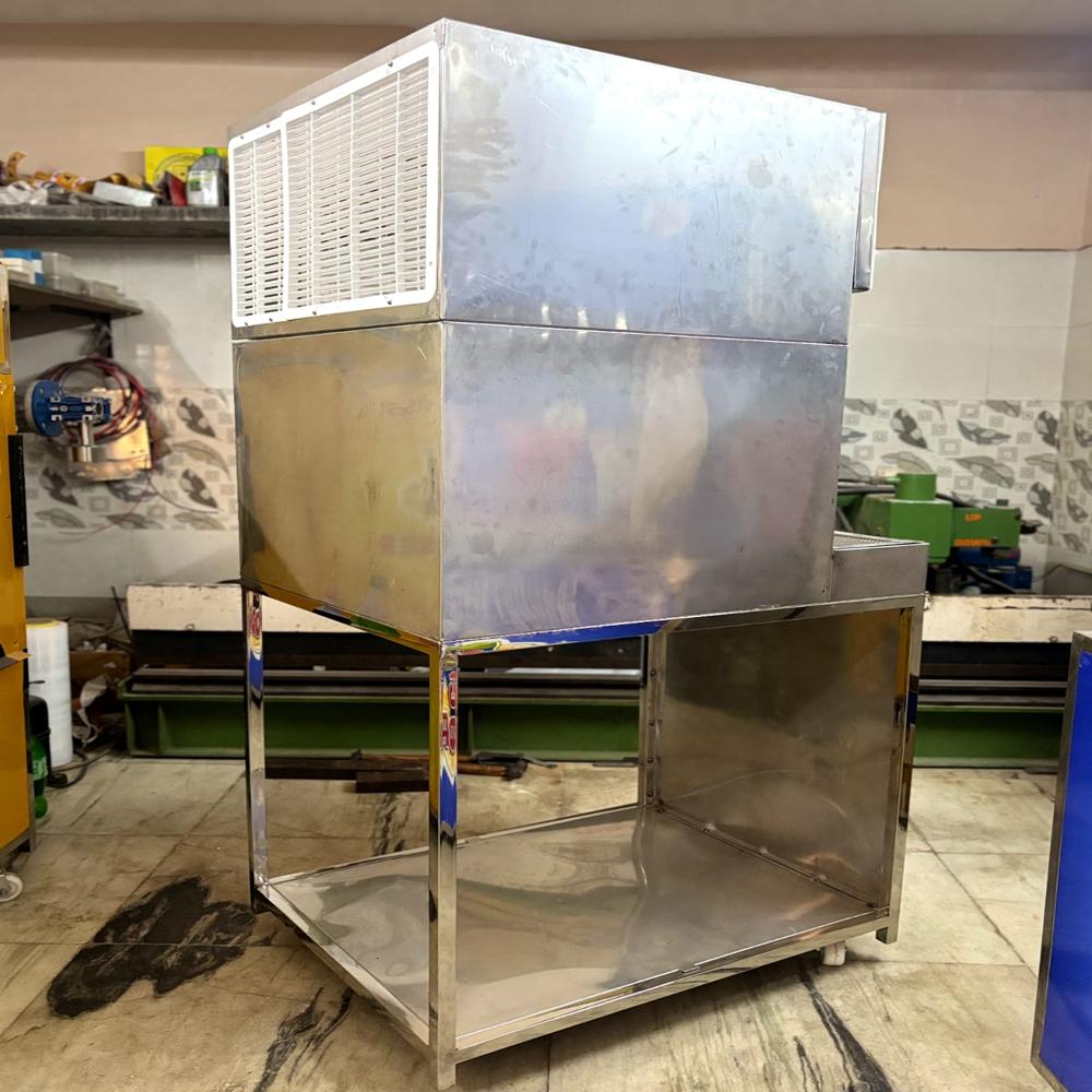 Mini soda vending machine body