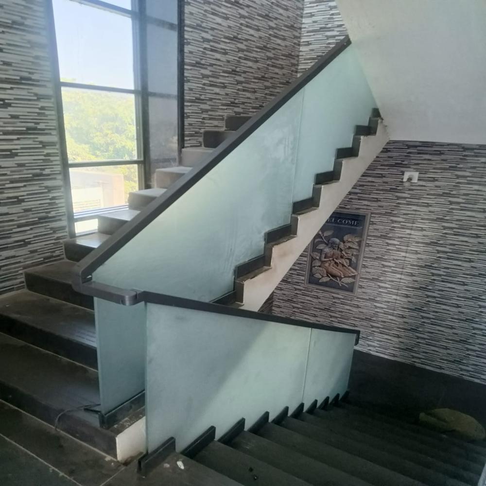 Glass Railing - Arm Length: 3.5 Inch (In)
