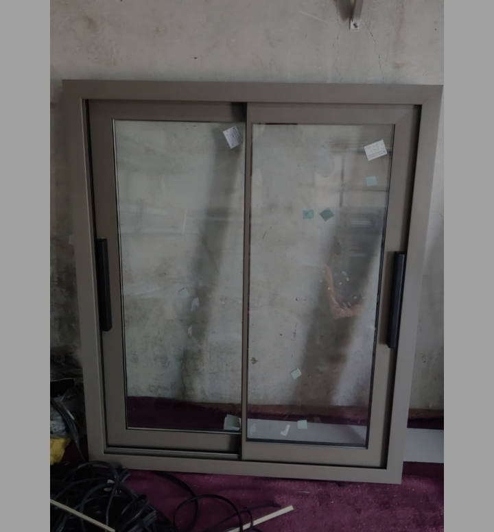 Aluminium Section Window - Capacity: 2000 Kg
