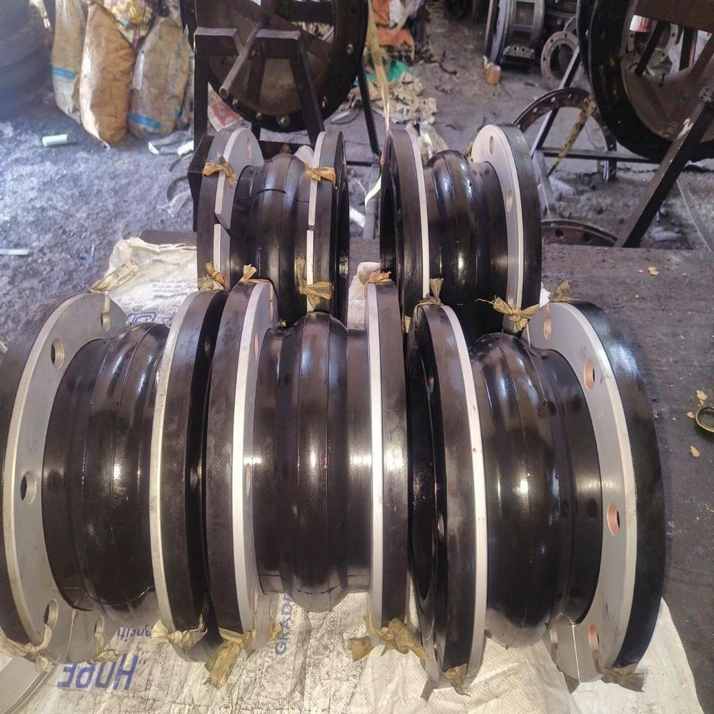 Rubber Expansion Bellow - Neoprene/epdm Material, Size 25-300 Mm, Max Pressure Pn10-pn25, Max Temperature 120 Deg, Welding Connection Type, Stainless Steel Surface Treatment, Industrial Usage