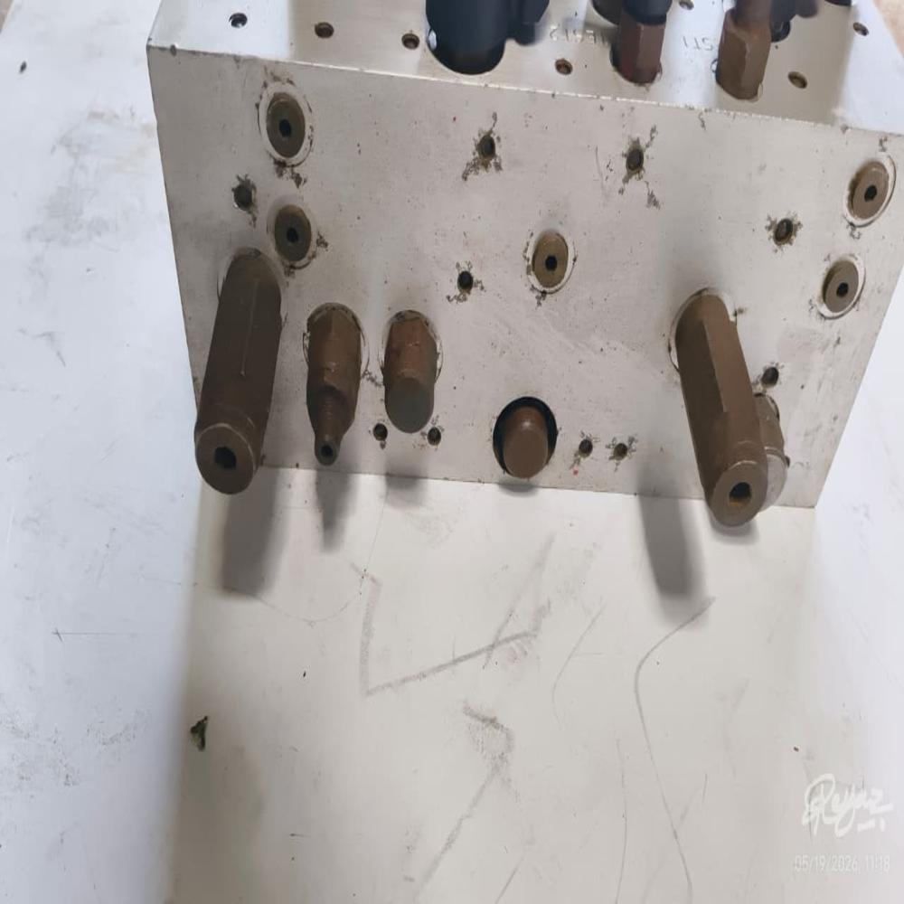 Genie S65 Main Hydraulic Valve Bank / Manifold Assembly