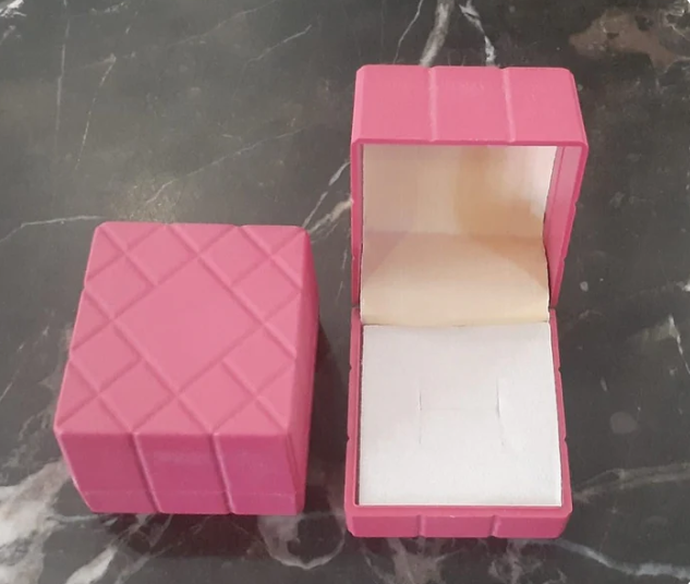 Q Ring - Ring Boxes