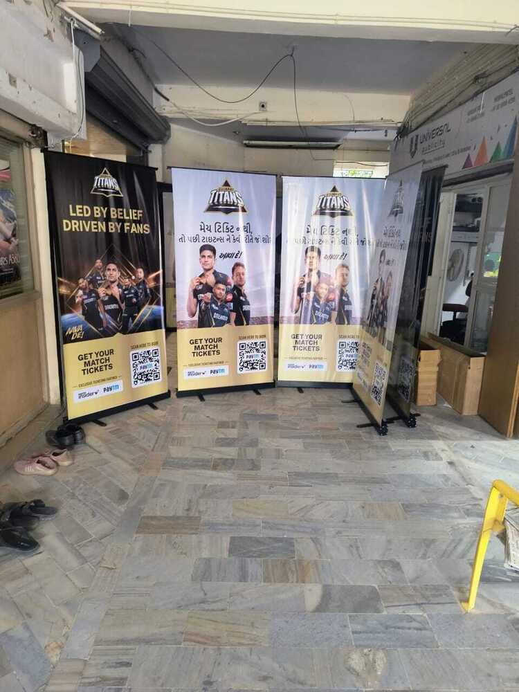 Vertical Roll Up Standee