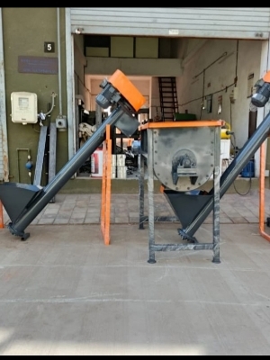 Fully Automatic Cattle Feed Making Machine - Capacity: 500Kg Per Hour