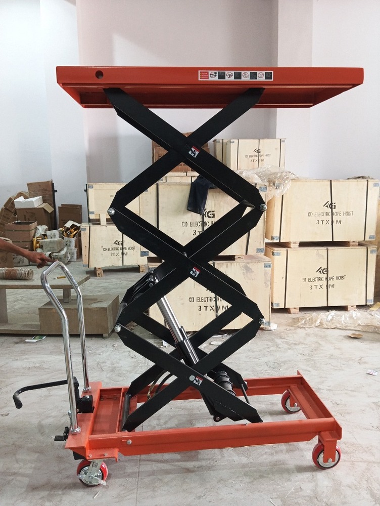 SCISSOR LIFT