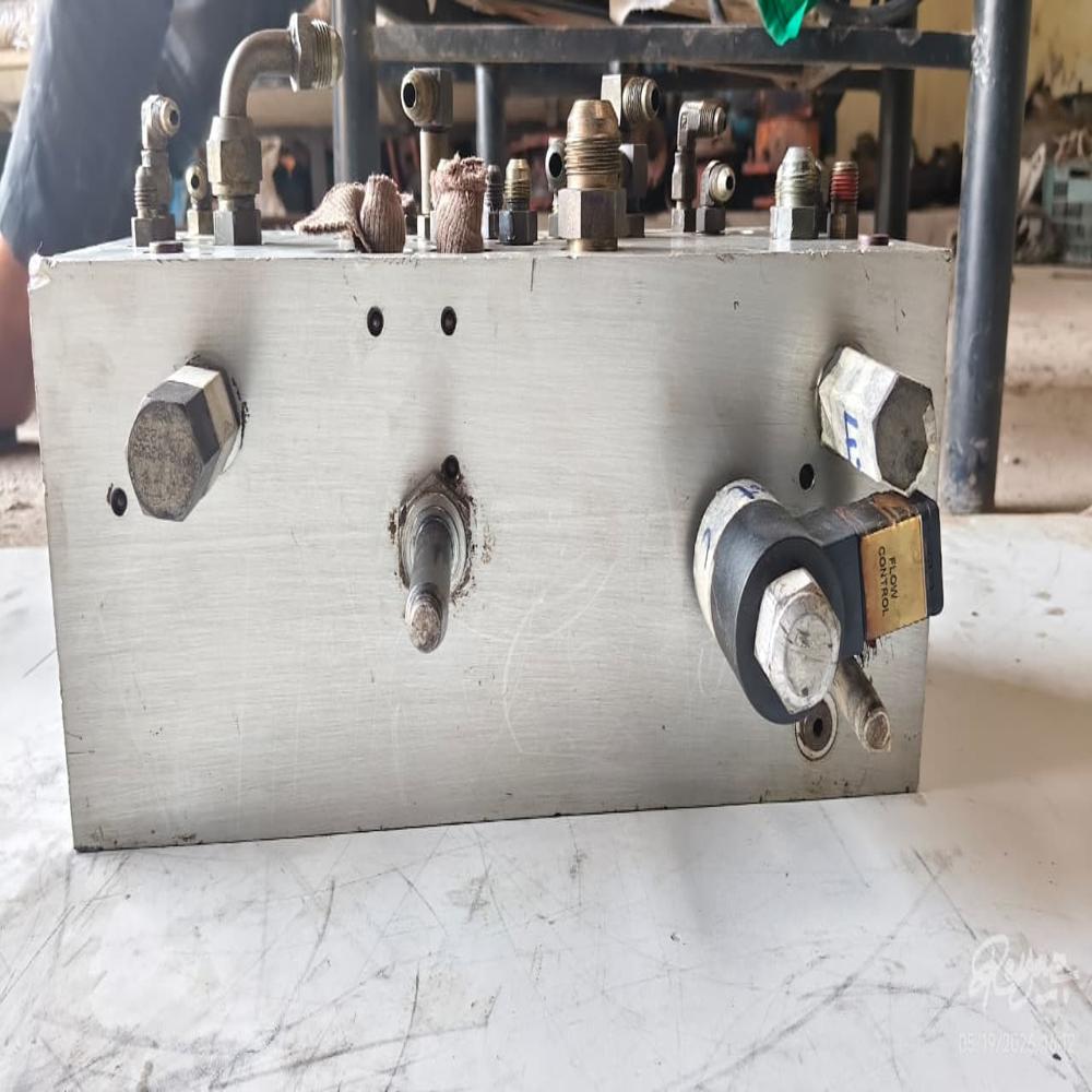 JLG 450AJ Main Control Valve Bank / Manifold - PN-4641057