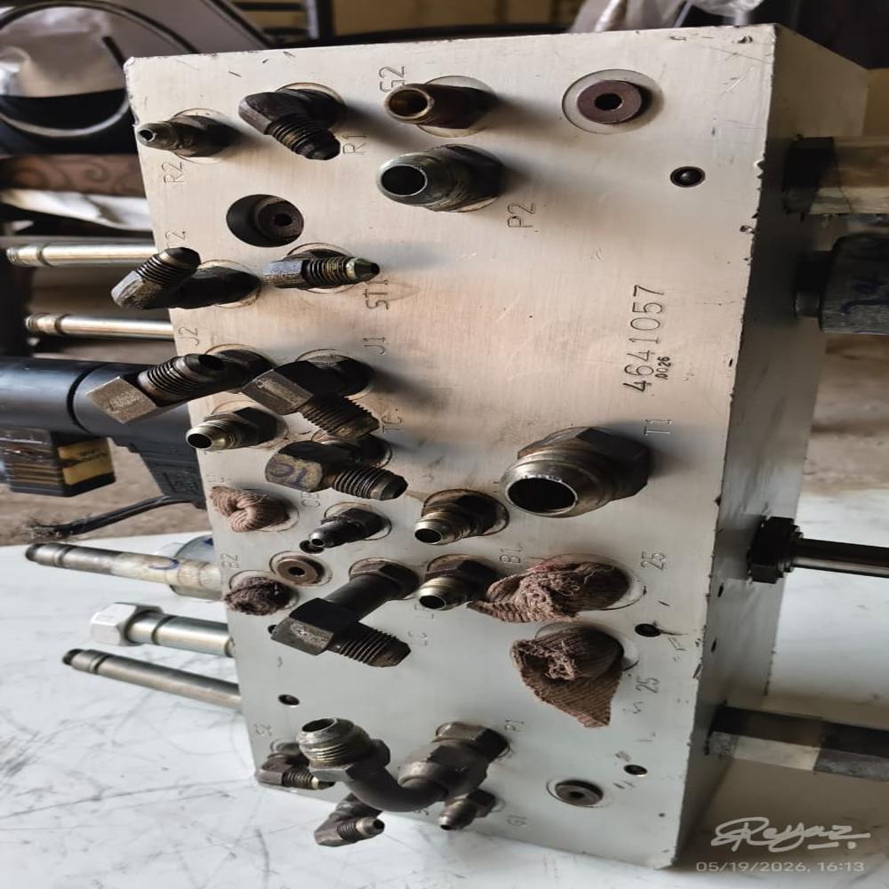 JLG 450AJ Main Control Valve Bank / Manifold - PN-4641057