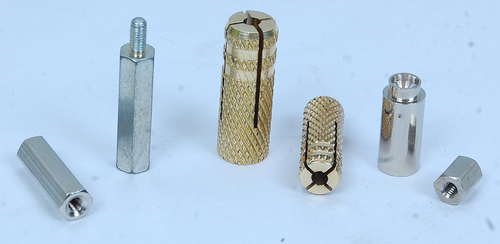 पीतल का एंकर और स्टैंडऑफ