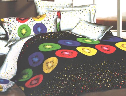 काले और सफेद रंग का प्रिंटेड बेडशीट