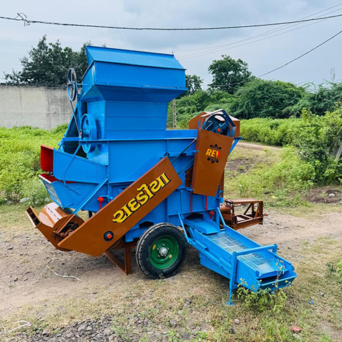 Groundnut Thresher  With Conveyor Belt
