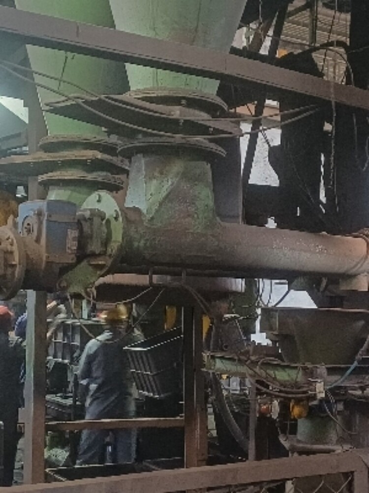 Industrial screw conveyor