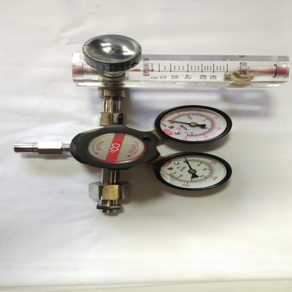 Co2 Gas Regulator - Stainless Steel, Silver Finish, Dual Gauge Dial | Clip-on, Semi-automatic, Leak-proof, Ergonomic Handle