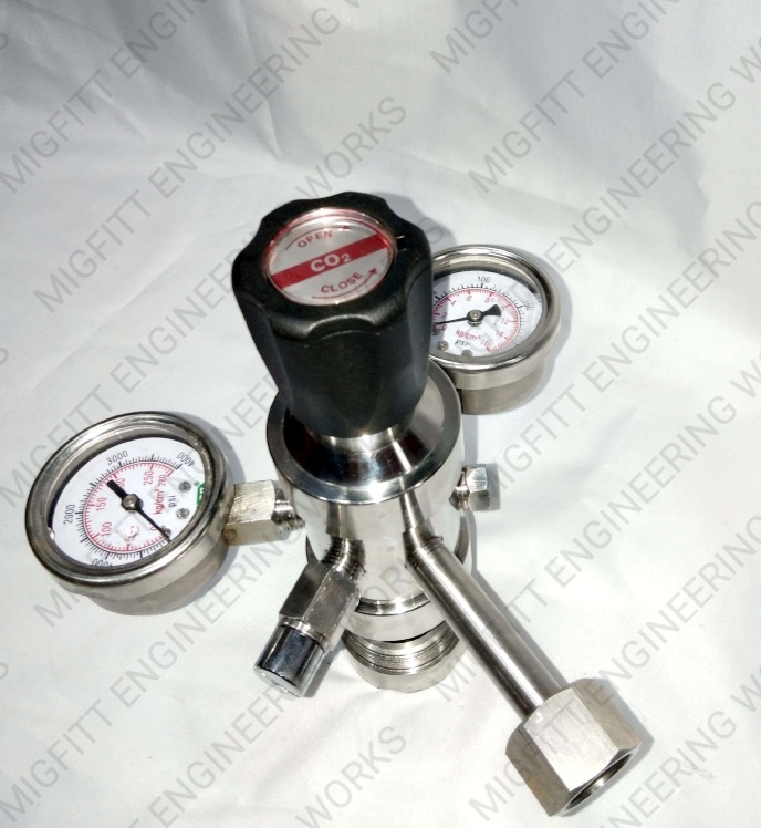 Co2 Gas Regulator - Stainless Steel, Silver Finish, Dual Gauge Dial | Clip-on, Semi-automatic, Leak-proof, Ergonomic Handle