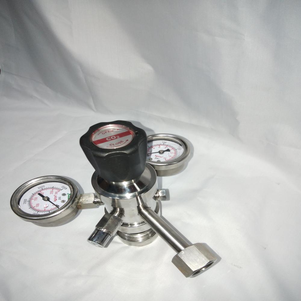 Co2 Gas Regulator - Stainless Steel, Silver Finish, Dual Gauge Dial | Clip-on, Semi-automatic, Leak-proof, Ergonomic Handle