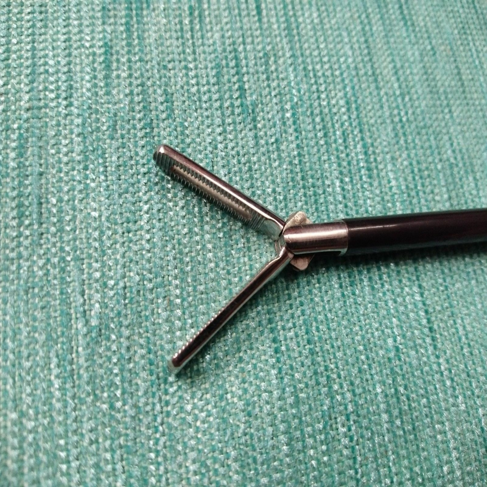 BOWEL GRASPER Bowel Fenestrated GrasperLaparoscopic Fenestrated Short Bowel Grasper