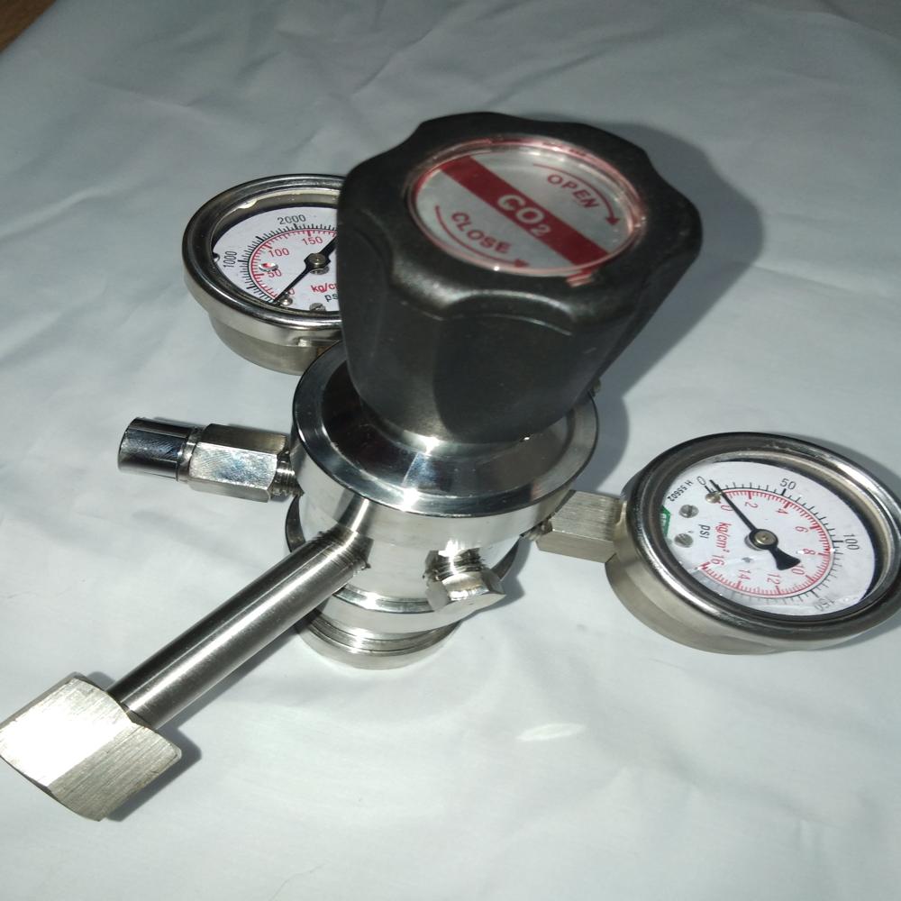 CO2 Regulator with Heater