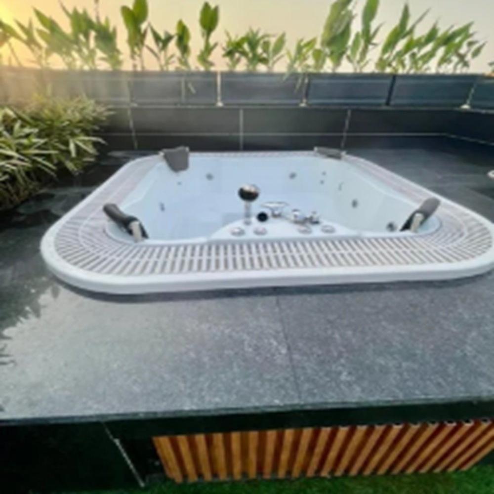 Best Price Jacuzzi Bathtub in India  ( 7 x 8 ft )