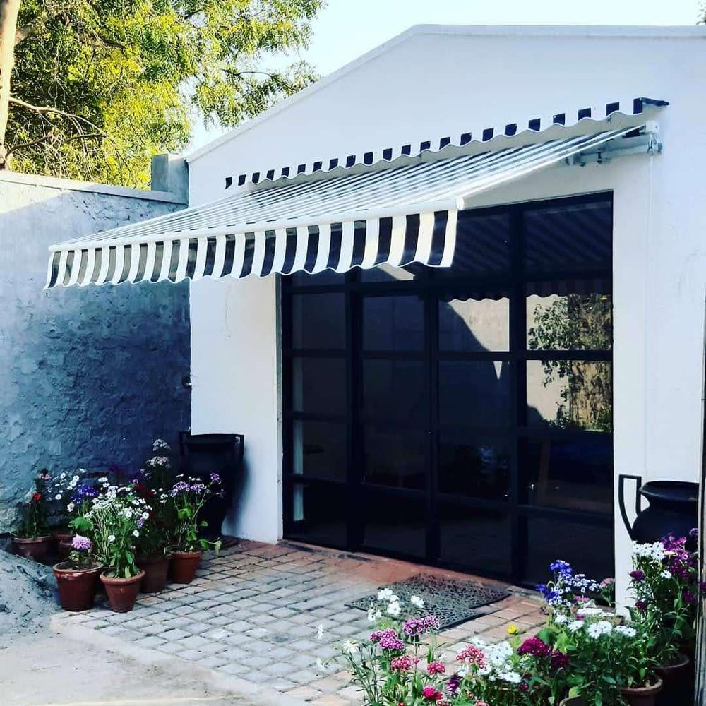 Retractable awning