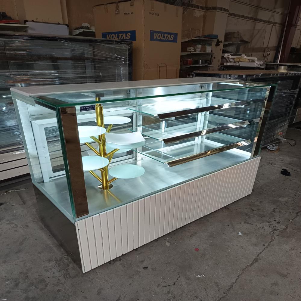 Rotating Cake Counter