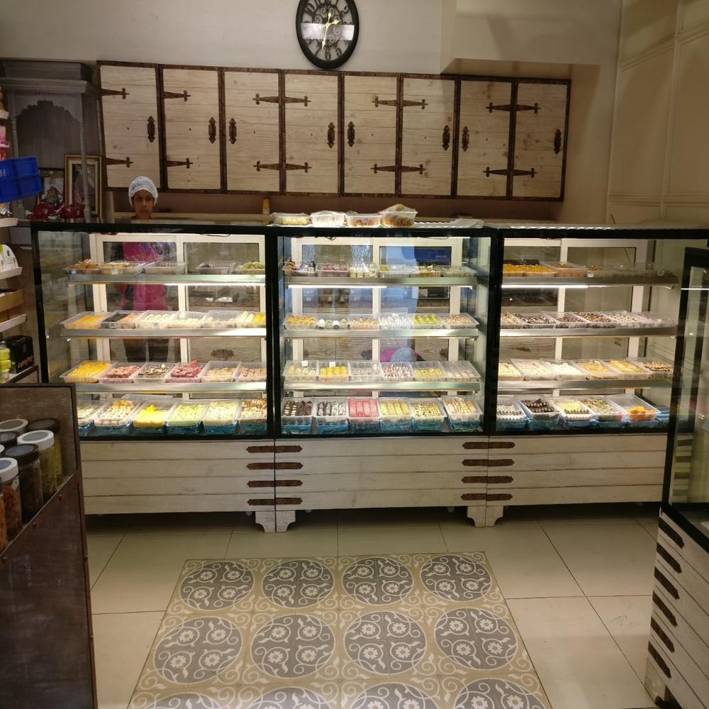 Food And Bakery Display Counter