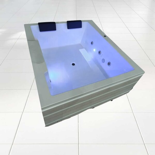 Jacuzzi Bathtub in Delhi ( 6 x 5 ft )