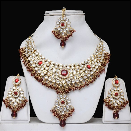 नकली फैशन आभूषण