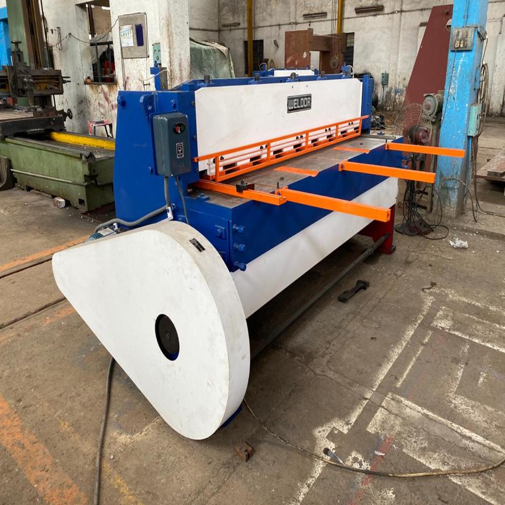 Under Crank Shearing Machine - Stainless Steel , Blue Color , Automatic Hydraulic Operation With Low Friction And High Torque Efficiency