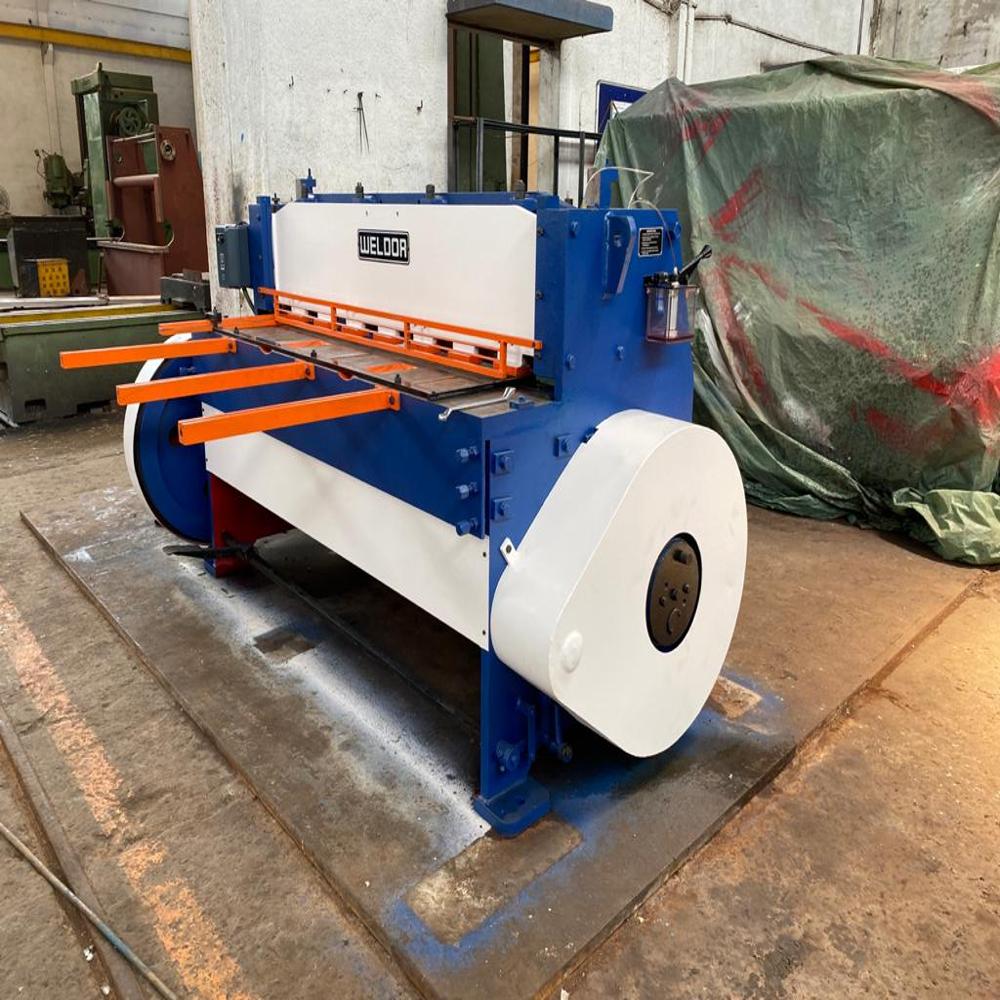 Under Crank Shearing Machine - Stainless Steel , Blue Color , Automatic Hydraulic Operation With Low Friction And High Torque Efficiency