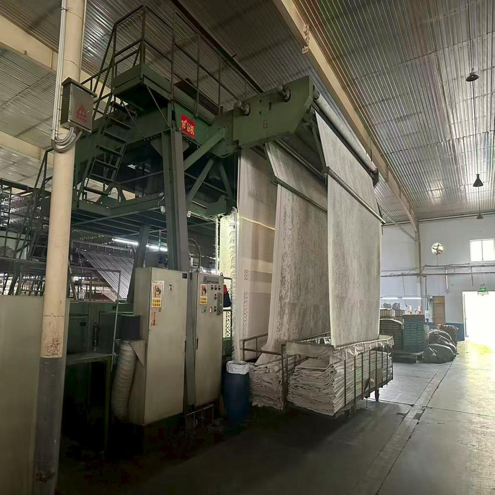 Carpet weaving machine
