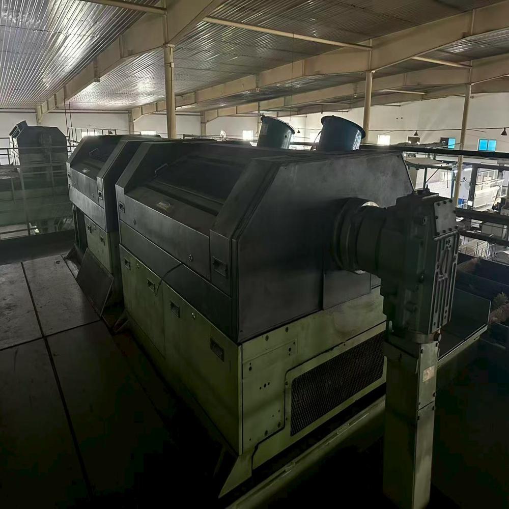 Carpet weaving machine