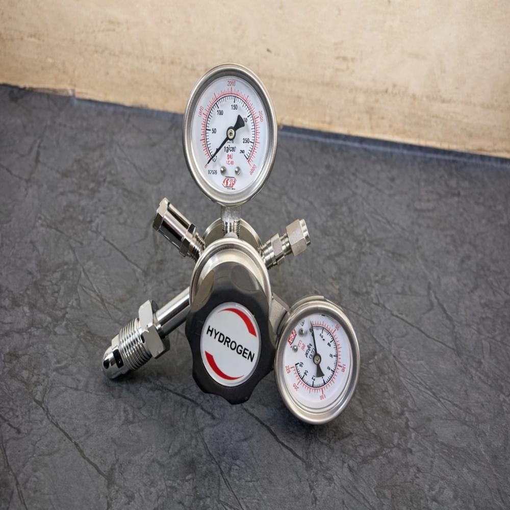 Industrial High Pressure Cylinder Regulators - Accuracy: 1% Of Full Scale Psi