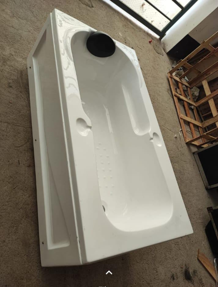 Jacuzzi Bathtub in India ( 5 x 2.5 ft )