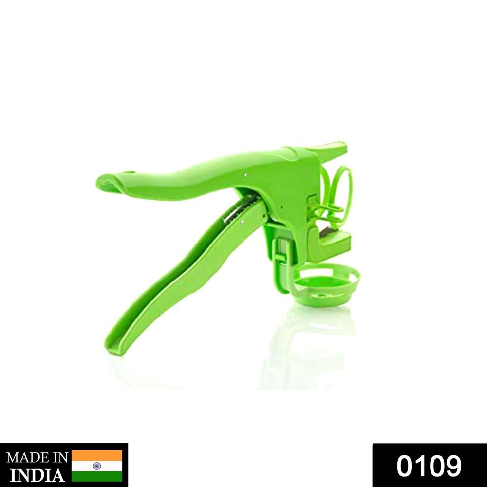 Plastic Handheld Egg Cracker With Separator - Color: Mix