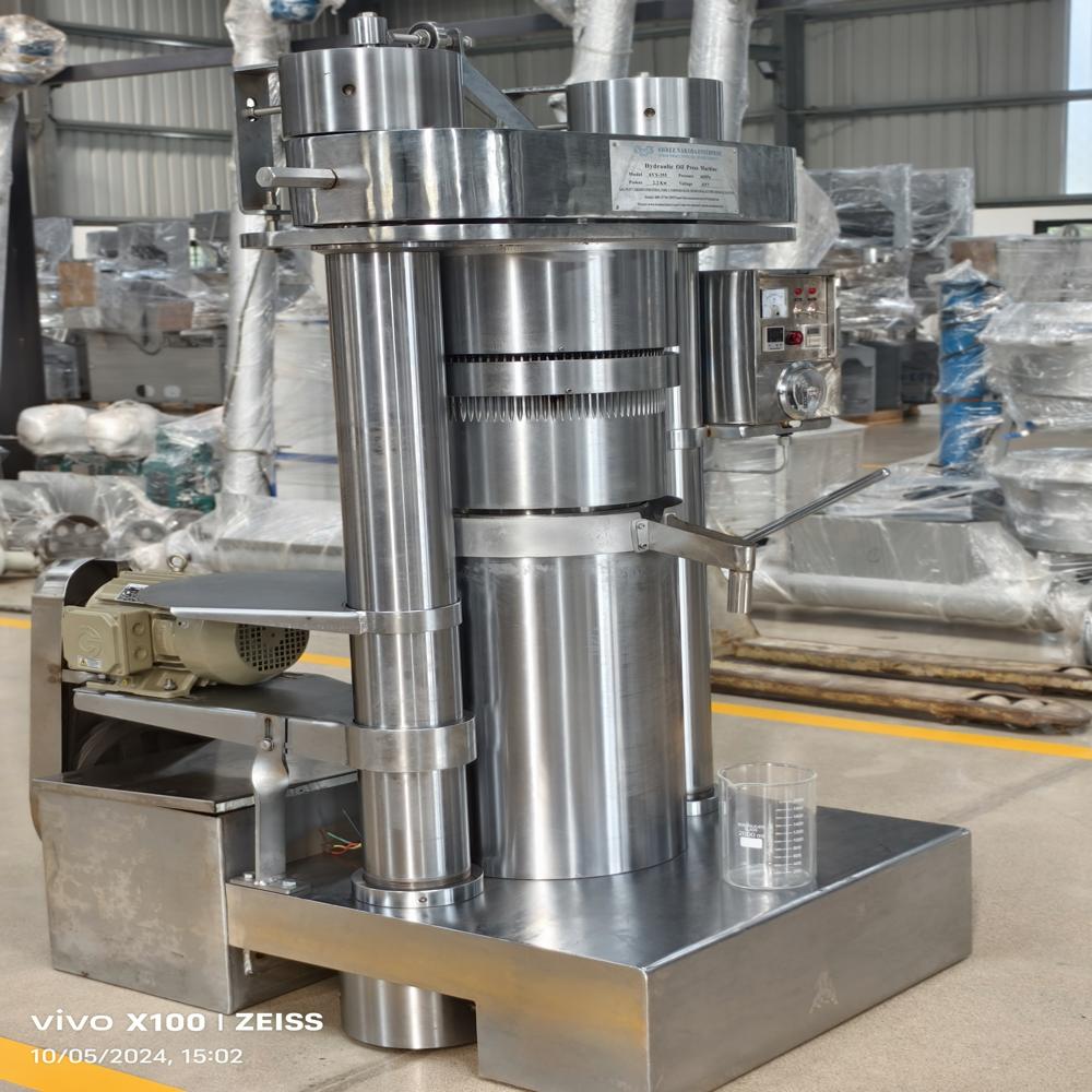 Commercial cold press oil amchine