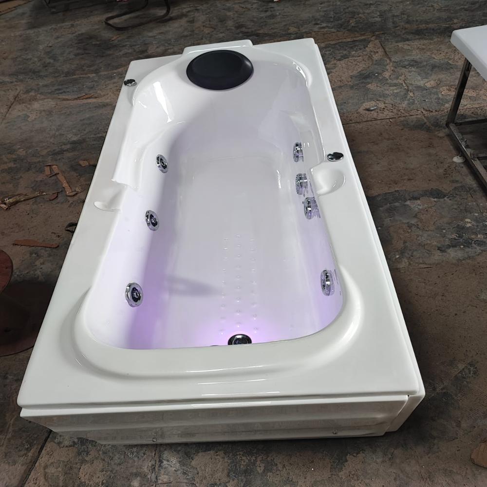 Best Jacuzzi Bathtub ( 6 x 2.5 ft )