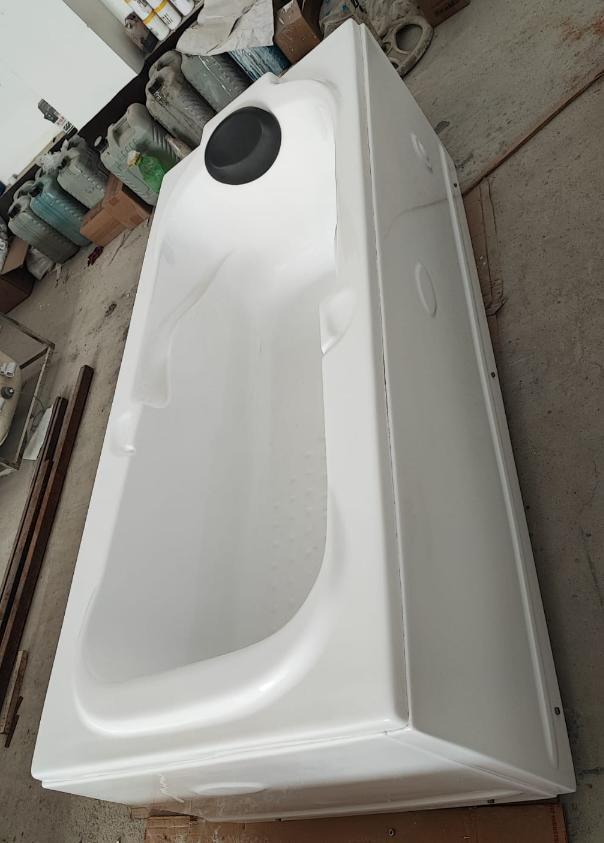 Best Jacuzzi Bathtub ( 6 x 2.5 ft )