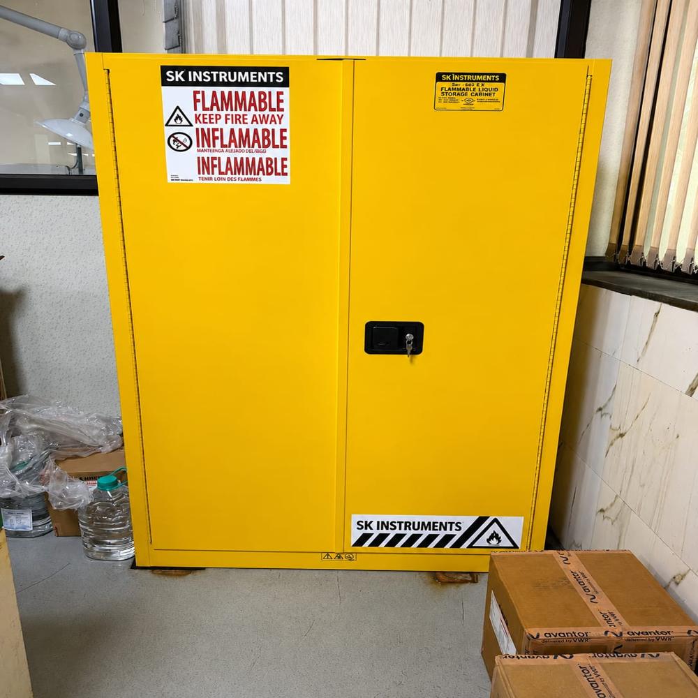 FLAMMABLE SOLVENTS STORAGE CABINETS