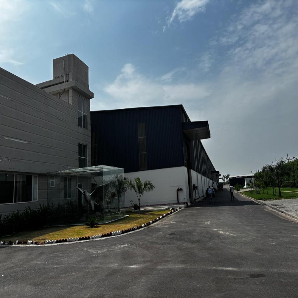 Pre Engineering Building - Steel Structure, Concrete Floors, Aluminum Roof | Color Varieties, Aluminum Windows, Ideal For Warehouse & Workshop Use